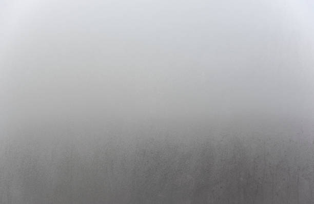 nasse fenster, kondensation auf fensterglas - nebel stock-fotos und bilder