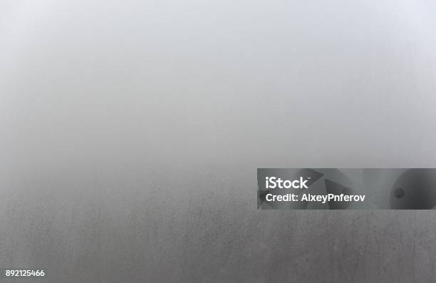 Finestra Bagnata Condensa Su Vetro Finestra - Fotografie stock e altre immagini di Vetro - Vetro, Nebbia, Finestra