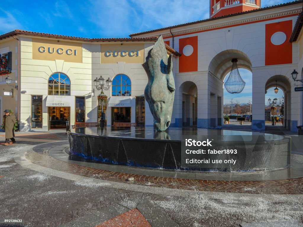 elke dag Met bloed bevlekt levend Milan Italy December 5 2017 View Of Shop Of Gucci Brand In Outlet Shopping  Center Serravalle Near Milan Italy Stock Photo - Download Image Now - iStock
