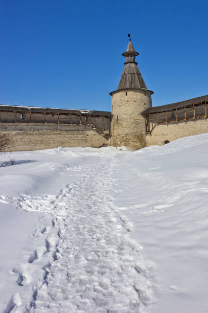 istock Medieval Kremlin wall with tower in Pskov, Russia 892156586