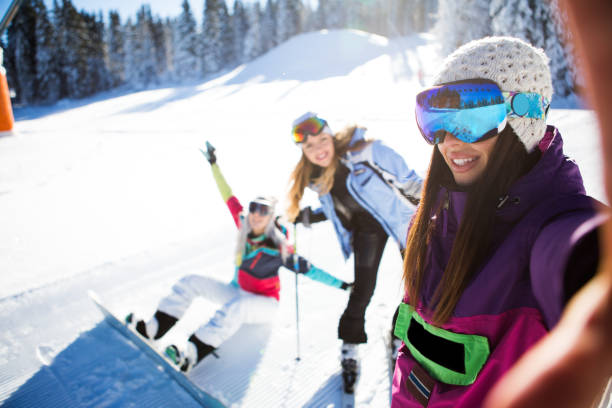 istock Friends have fun on ski slope 892157042