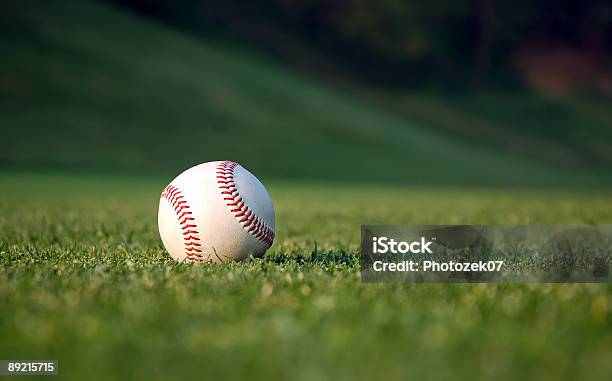 Baseball Sul Campo - Fotografie stock e altre immagini di Afferrare - Afferrare, Allenamento, Ambientazione esterna