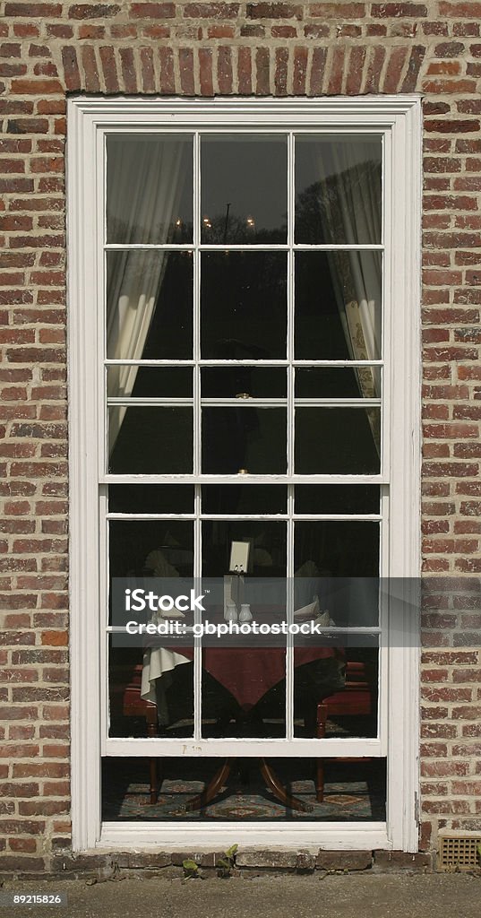 ジョージア王朝様式の窓 - 上げ下げ窓のロイヤリティフリーストックフォト