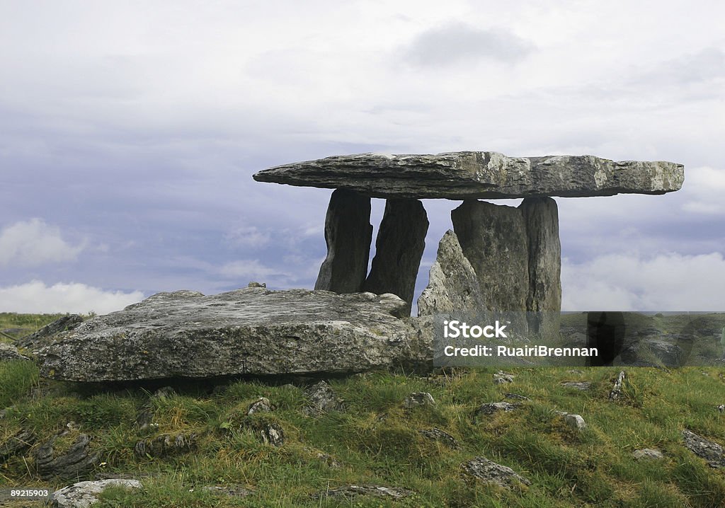 Dolmen di Poulnabrone, Il Burren, Irlanda - Foto stock royalty-free di Antico - Condizione