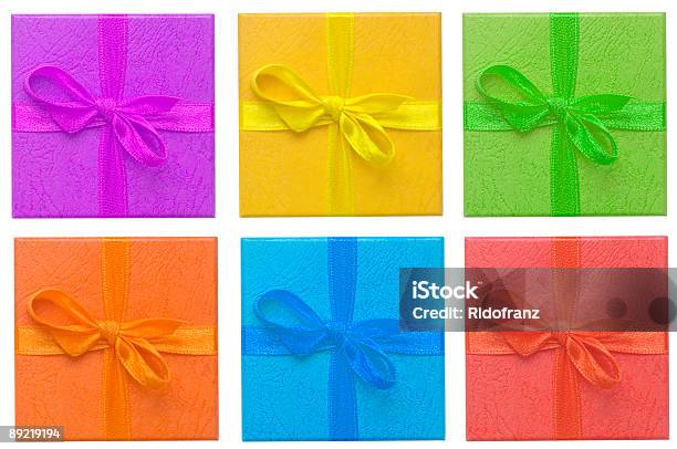 Enrollado De Regalos Foto de stock y más banco de imágenes de Regalo - Regalo, Aniversario, Caja