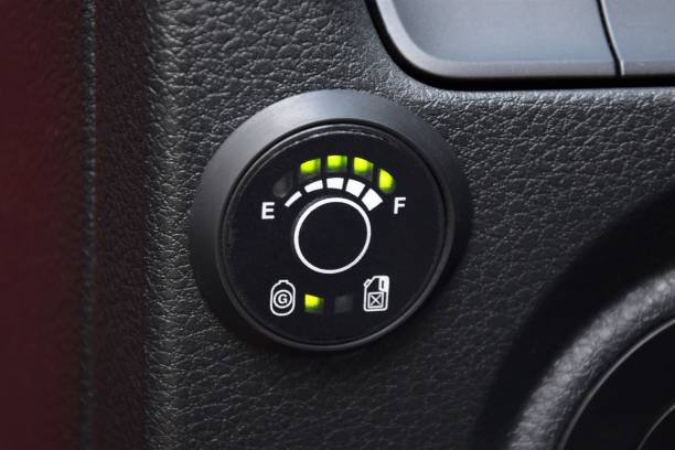 indicatore gpl sul cruscotto di un'auto - gas liquido foto e immagini stock