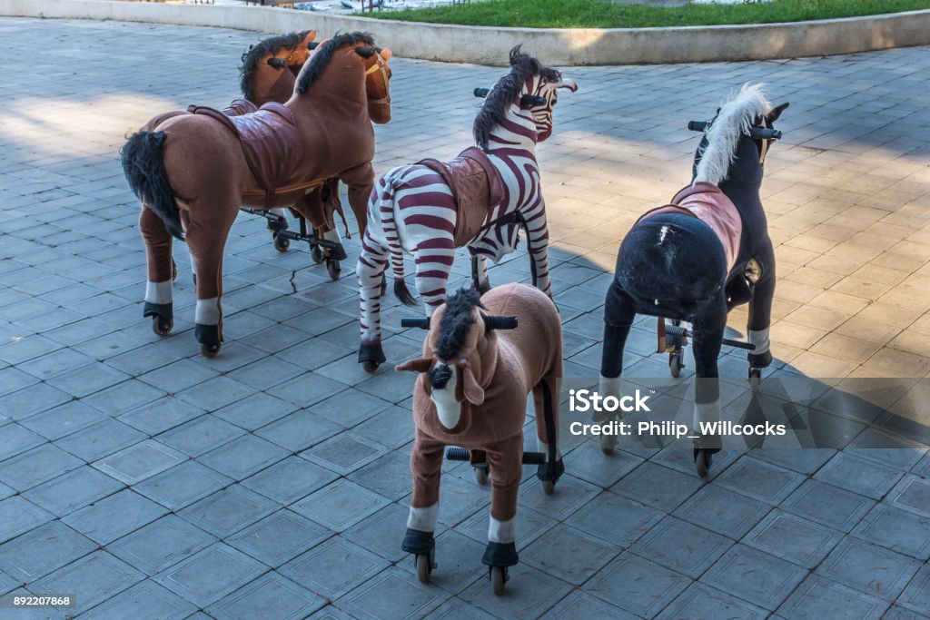 Cavalli Giocattolo Con Ruote Per Bambini - Fotografie stock e altre  immagini di Capitali internazionali - Capitali internazionali, Cavallo -  Equino, Cinque oggetti - iStock