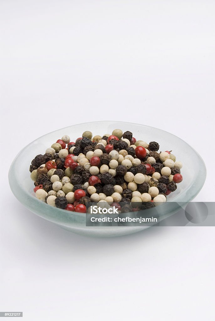 Mieszane Peppers Biały Czarny i różowy peppercorns w glass bowl - Zbiór zdjęć royalty-free (Aromaterapia)