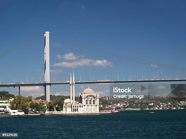 Bosporusbrücke Und Moschee In Istanbul Türkei Stockfoto und mehr Bilder von Alt - Alt, Antiquität, Architektonische Säule