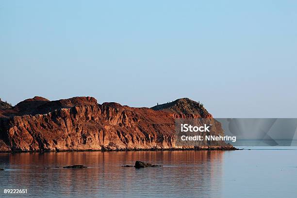 島の崖の朝の光 - カラー画像のストックフォトや画像を多数ご用意 - カラー画像, コルテス海, ソノラ砂漠