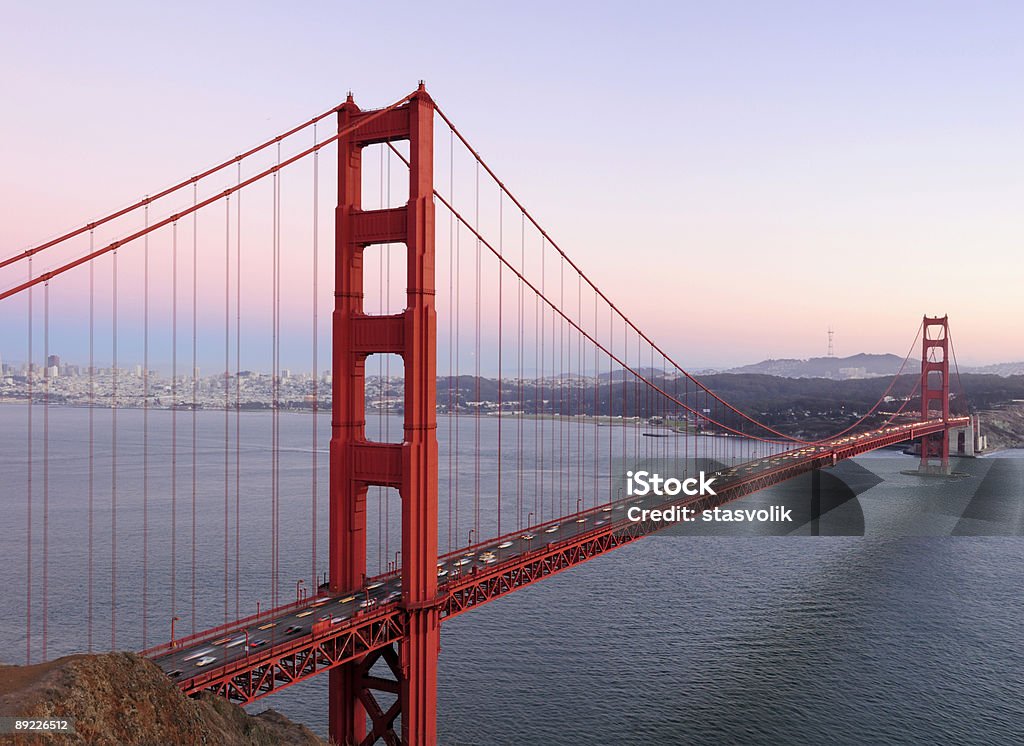 Delicada tons pôr do sol atrás de Golden Gate Bridge - Royalty-free Golden Gate Bridge Foto de stock
