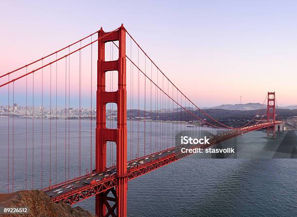 Delicada Tons Pôr Do Sol Atrás De Golden Gate Bridge - Fotografias de stock e mais imagens de Golden Gate Bridge