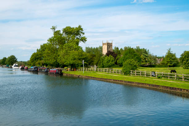 istock Peaceful Gloucester & Sharpness Canal at Splatt Bridge on a sunny spring afternoon 892271838