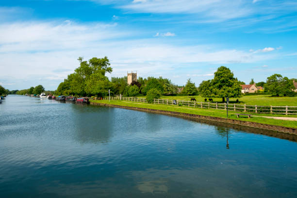 istock Peaceful Gloucester & Sharpness Canal at Splatt Bridge on a sunny spring afternoon 892271880