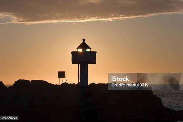 Faro Nel Midtnight Sole - Fotografie stock e altre immagini di Norvegia - Norvegia, Acqua, Arancione