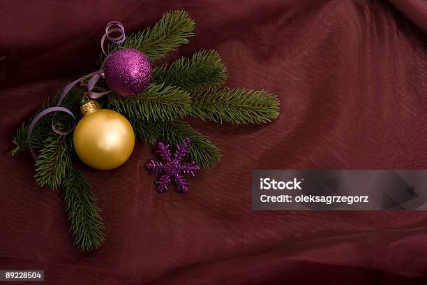 Decoración Navideña En La Tabla Foto de stock y más banco de imágenes de Adorno de navidad - Adorno de navidad, Celebración - Ocasión especial, Celebración religiosa