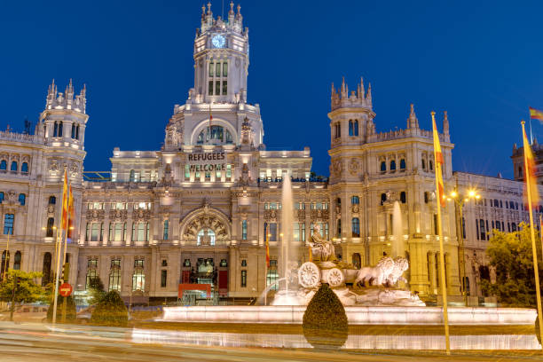 istock Plaza de Cibeles in Madrid at night 892289512