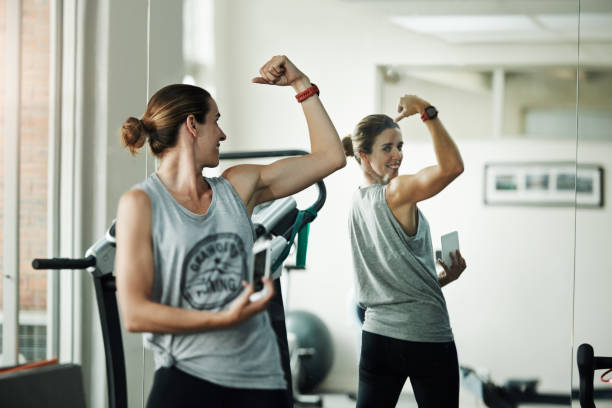 diese verdienen ein foto - flexing muscles fotos stock-fotos und bilder