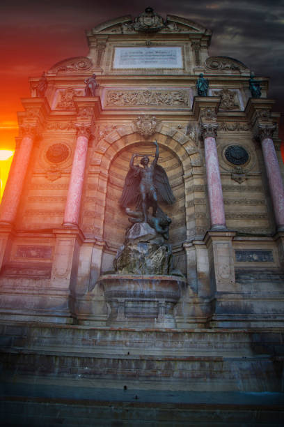 istock Street with houses. Sunset in Paris 892354900