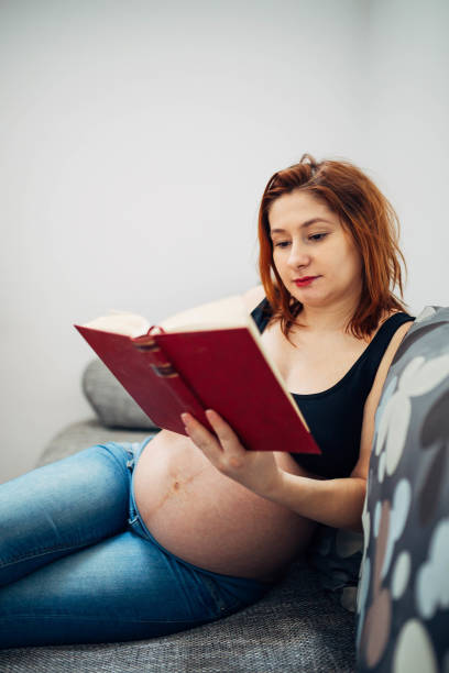 istock Pregnant woman is reading 892375488
