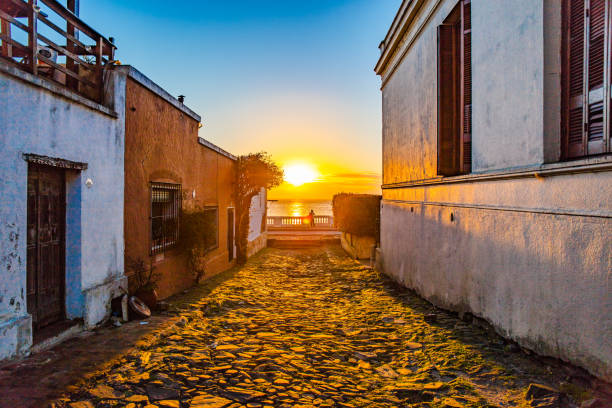 zachód słońca w colonia del sacramento - uruguay zdjęcia i obrazy z banku zdjęć