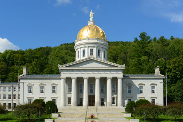 vermont state house, montpelier, vt, usa - greek revival style imagens e fotografias de stock