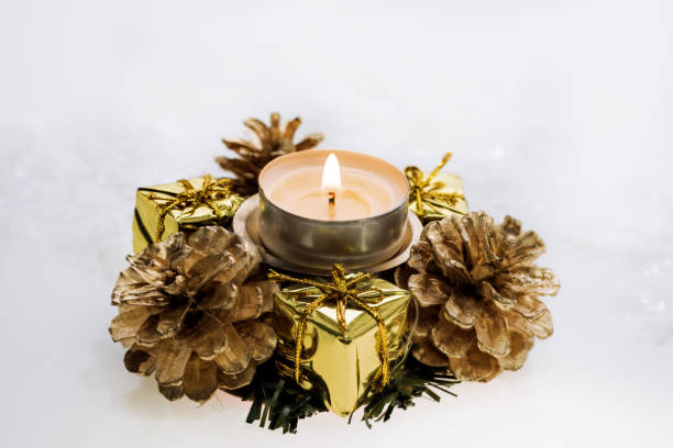 foto de resumen de navidad. - christmas candle reflection red fotografías e imágenes de stock