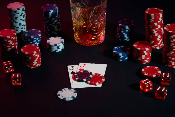 What is the legal age for playing poker in the US?
