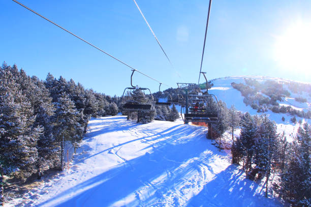 skiing lift on the skiing resort. - aspen highlands imagens e fotografias de stock