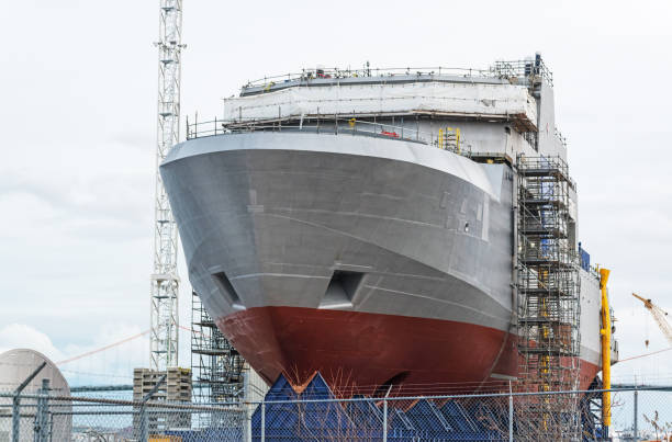 budowa okrętu morskiego - shipyard construction industry built structure zdjęcia i obrazy z banku zdjęć