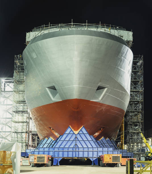 naval ship building - bow building imagens e fotografias de stock