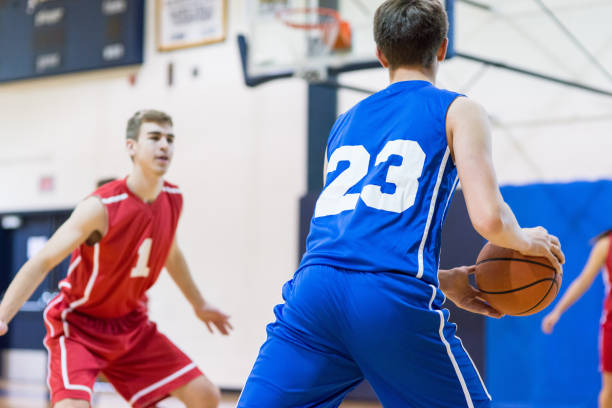 istock Action-Packed Boy's High School Basketball Game 892536512