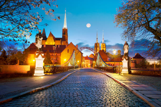 istock Tumsky Island at night 892574106