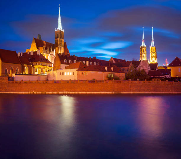 istock Tumsky Island at night 892576256