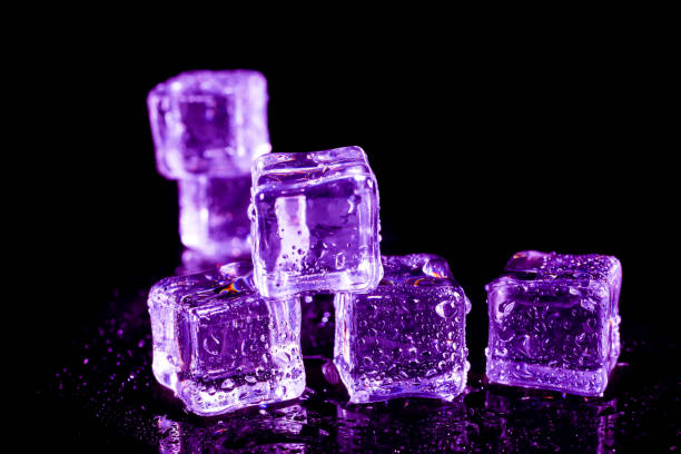 purple ice cubes on a black table. - 2333 imagens e fotografias de stock