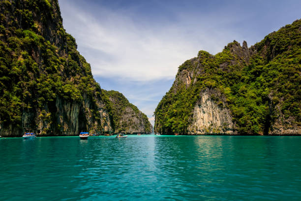 istock Karst rocks and turquoise sea in the bay of Phi Phi. 892598528