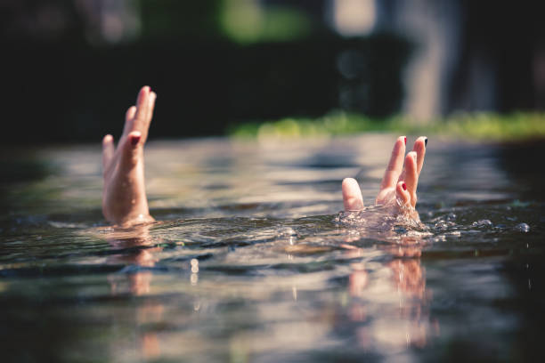 Young asian fat woman drowning.