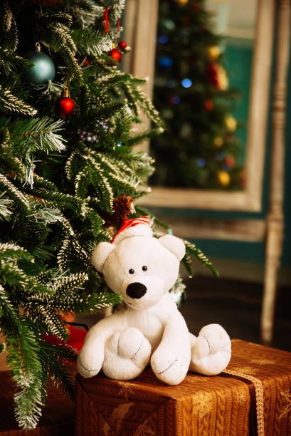 istock Decorated Christmas tree on blurred, sparkling and fairy background 892679414