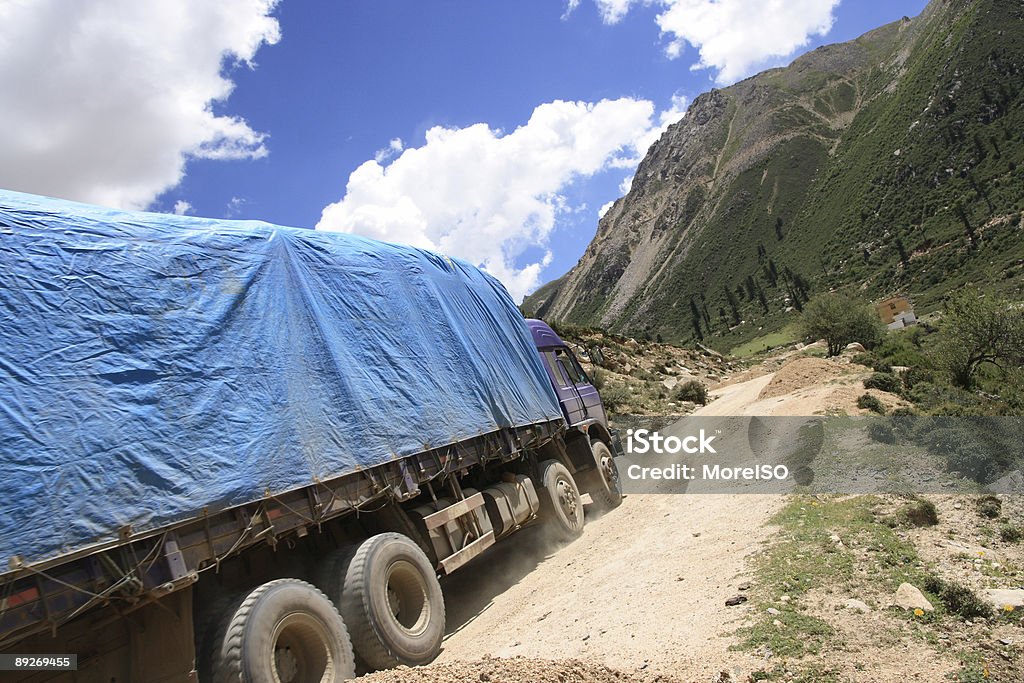 Blue Lkw auf dem Land - Lizenzfrei Alpen Stock-Foto
