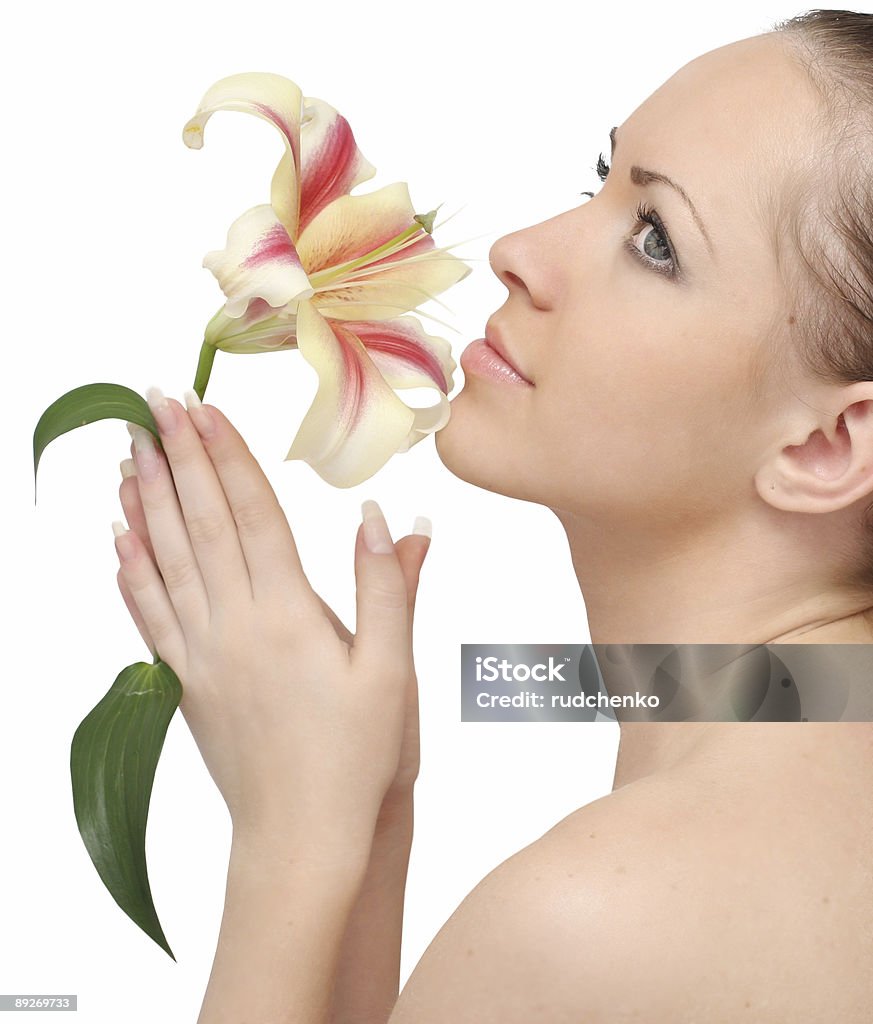Schöne Frau mit lily flower auf weißem Hintergrund - Lizenzfrei Aromatherapie Stock-Foto