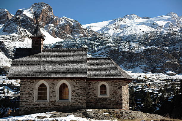 istock CHURCH IN THE MOUNTAINS 89270473