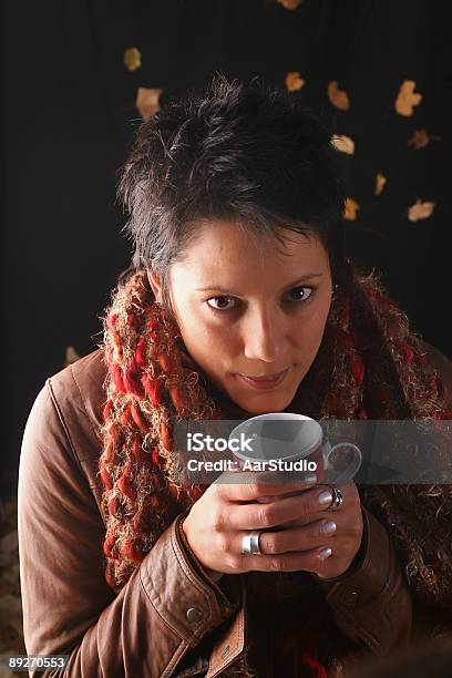 Frío De Otoño Foto de stock y más banco de imágenes de Adolescente - Adolescente, Adulto, Aislado