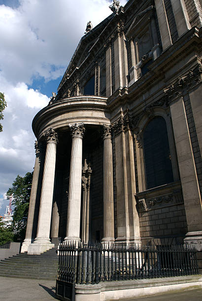 istock Detail of St. Paul's Cathedral 89271747