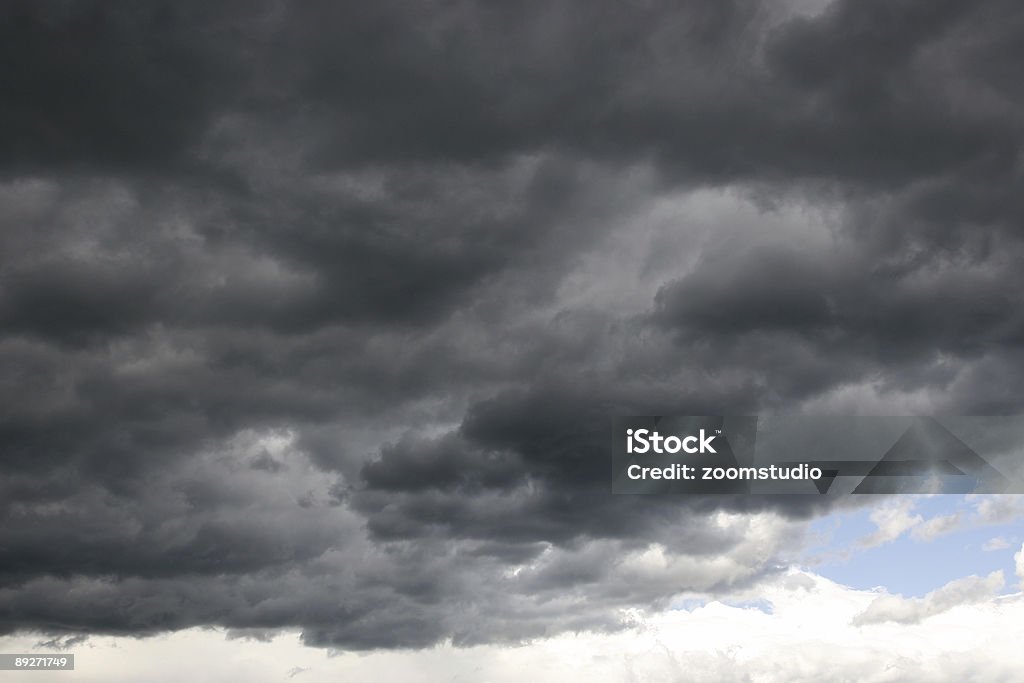 Cielo drammatico stormy - Foto stock royalty-free di Ambiente
