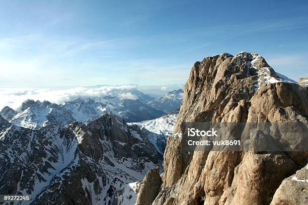 Bellissimo Neve Panorama Marmoladadolomiti Italia - Fotografie stock e altre immagini di Montagna