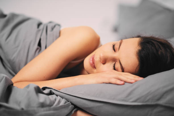 istock Girl lying down on the bed 892766190