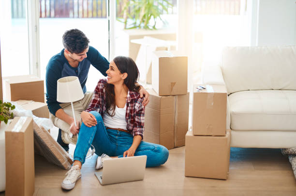 istock Moving day but we need to do some research 892800918