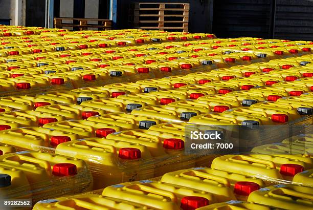 Gelbe Chemical Containern Stockfoto und mehr Bilder von Chemiker - Chemiker, Ware, Fabrik