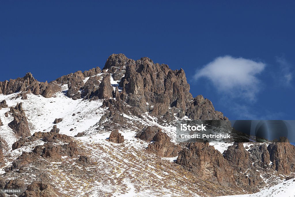 Rocas y pequeñas cloud - Foto de stock de Abeto libre de derechos