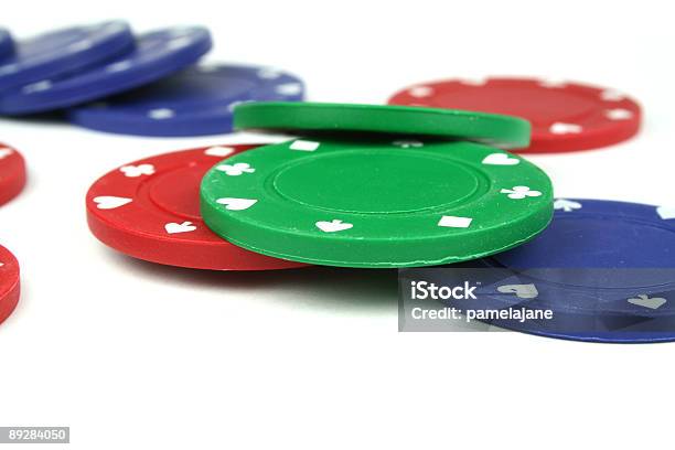 Chip Di Poker - Fotografie stock e altre immagini di Ammucchiare - Ammucchiare, Bianco, Blu